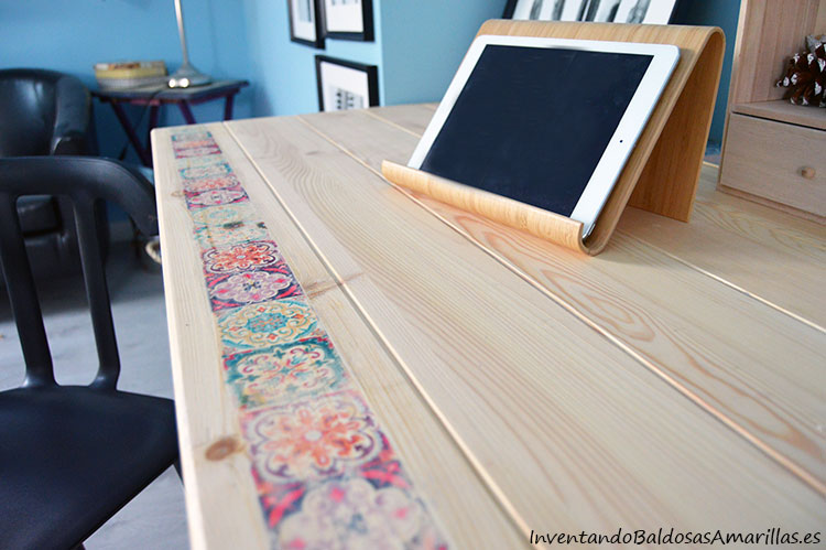 escritorio-madera-decorado-baldosas-hidraulicas