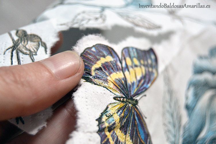 recortar-servilleta-mariposa-de-colores