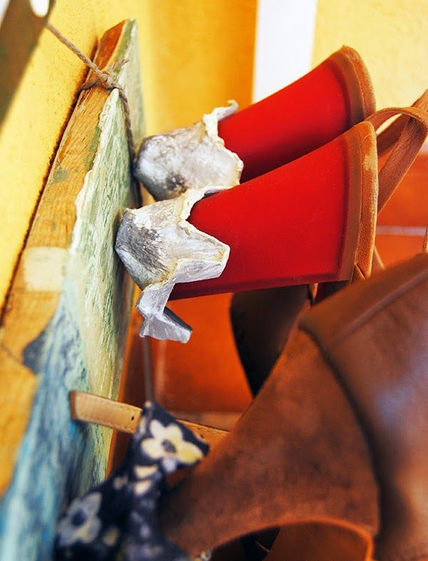 Zapatero con un cartón de huevos Zapatero con un cartón de huevos
