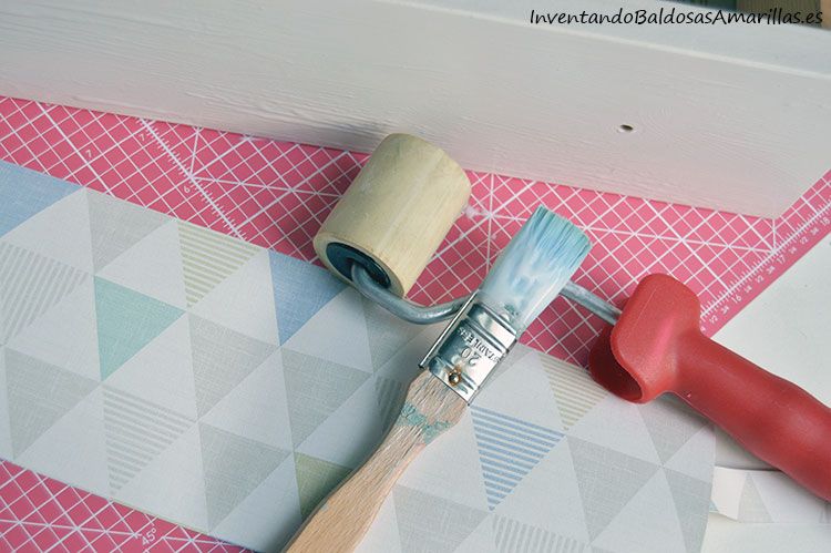 colocar-papel-pintado-mueble-ikea