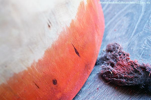 Pasamos un estropajo porla madera trucos teñir madera