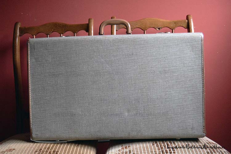 decorar-una-maleta-con-papel