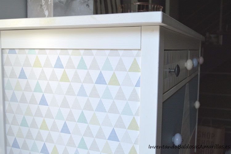 empapelar-muebles-con-papel-pintado