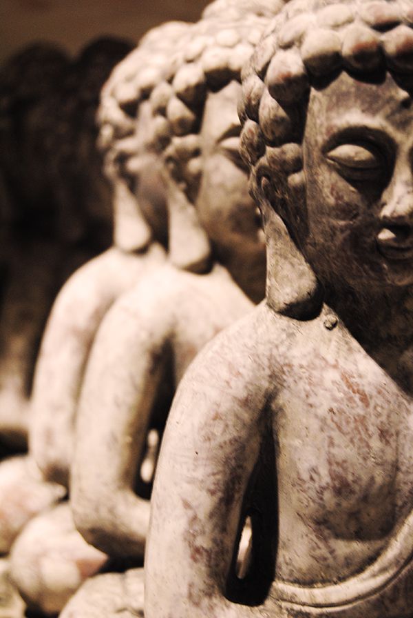 Estatuas budistas para decorar patios y terrazas