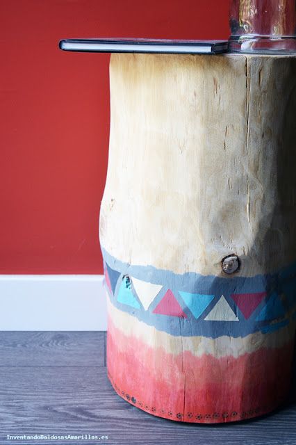 Mesa auxiliar decorada a mano Mesa auxiliar decorada a mano