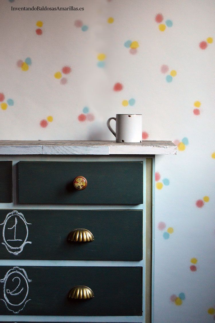 mueble-decorado-con-tiza