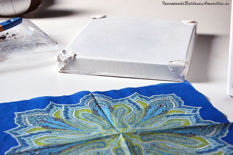 pintar-carton-chalk-paint-spray