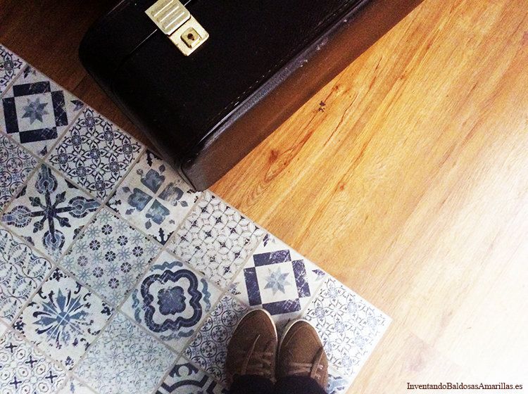 suelo-vinilivo-imita-baldosas-hidraulicas-azules-blancas