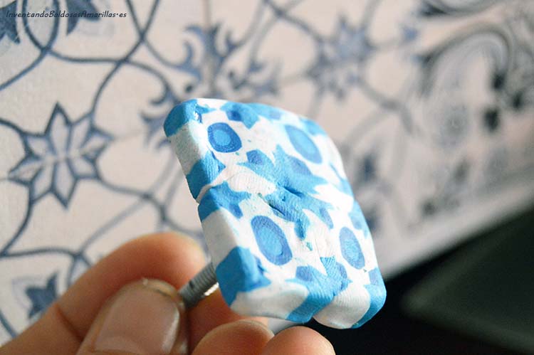 tirador-hecho-fimo tirador-azul-blanco-fimo