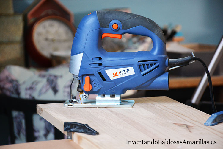 herramientas-carpintero-sierra-árbol-de-Navidad-de-madera